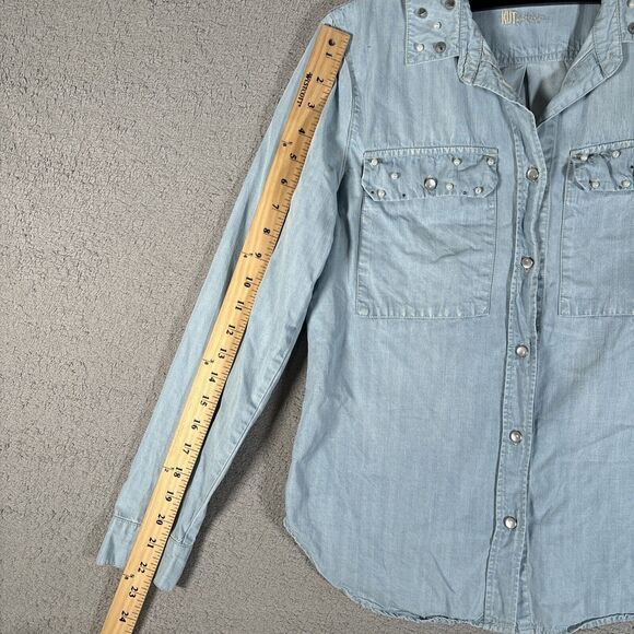 Kut From The Kloth Denim Shirt Women’s Size S Light Wash Pearl Snap Spike Collar - Picture 9 of 16